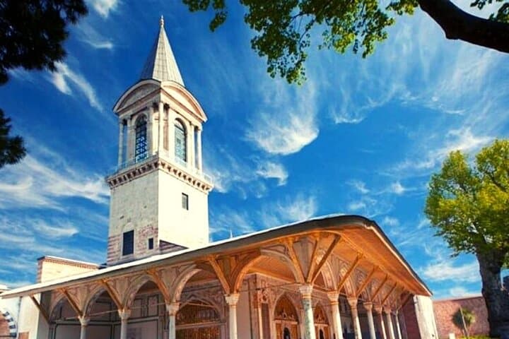 Private Guided Basilica Cistern and Topkapi Palace with Skip Line
