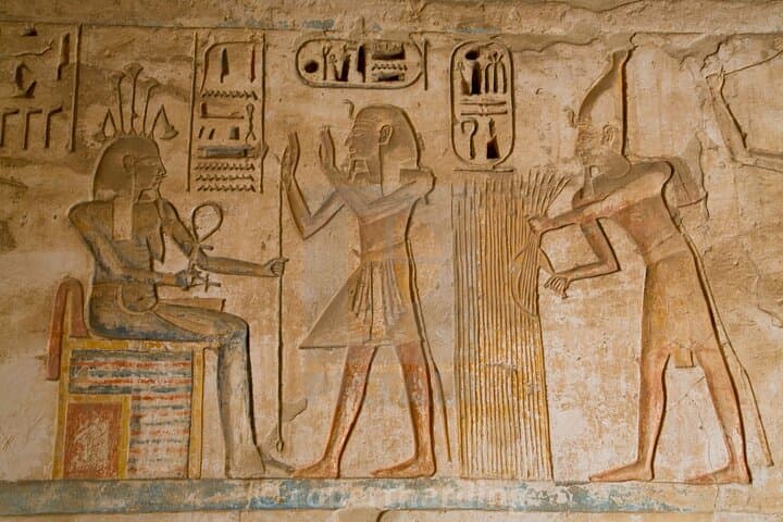 Luxor Half-Day:valley of the queens&habu temple &worker's tombs