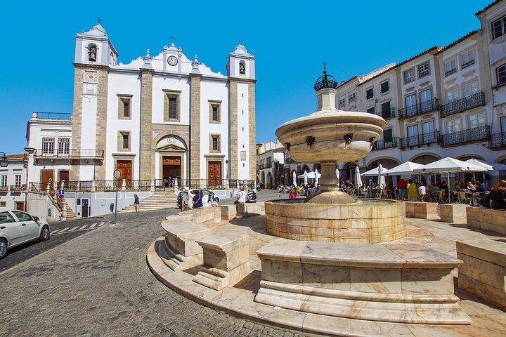 Private Full-Day Cultural Tour in Evora and Monsaraz