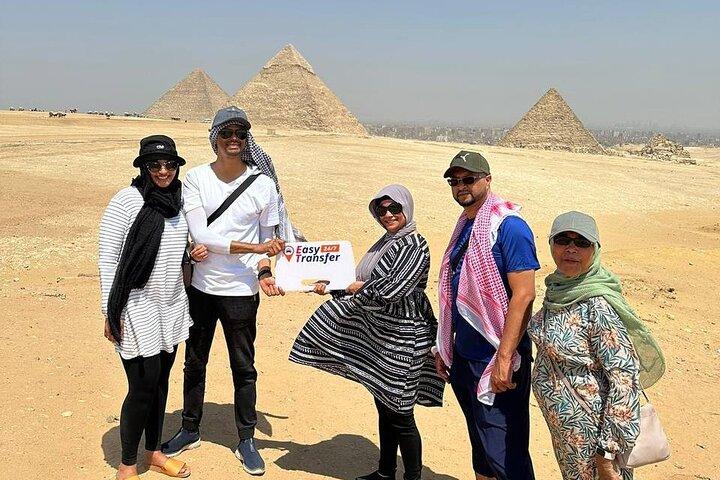 Private Day Tour to Giza Pyramids, Egyptian Museum and Bazaar