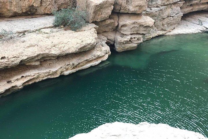 Private Full-Day Wadi Shab and Bimmah Sinkhole Tour