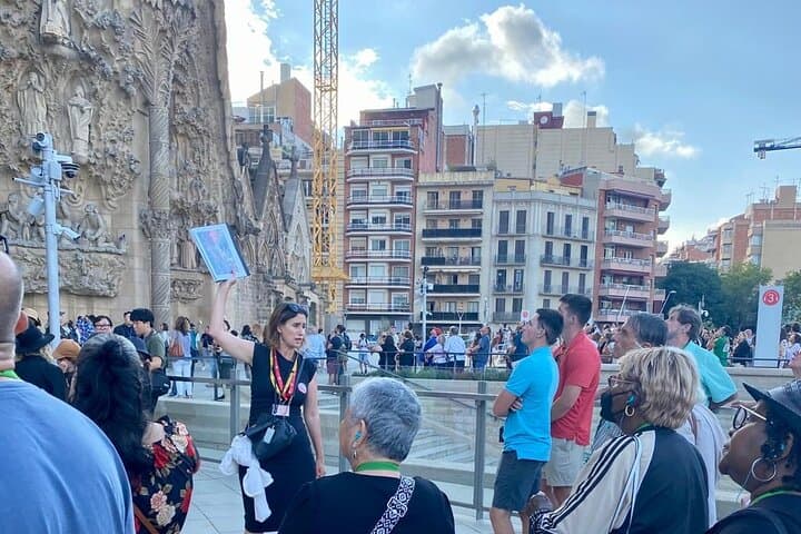 Sagrada Familia Revealed: Express Entry Guided Tour