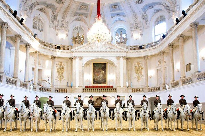 Exciting history tour and discovery of Vienna's secrets