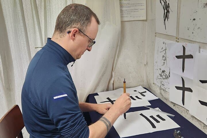 Tokyo Japanese Calligraphy Experience with a Master Artist