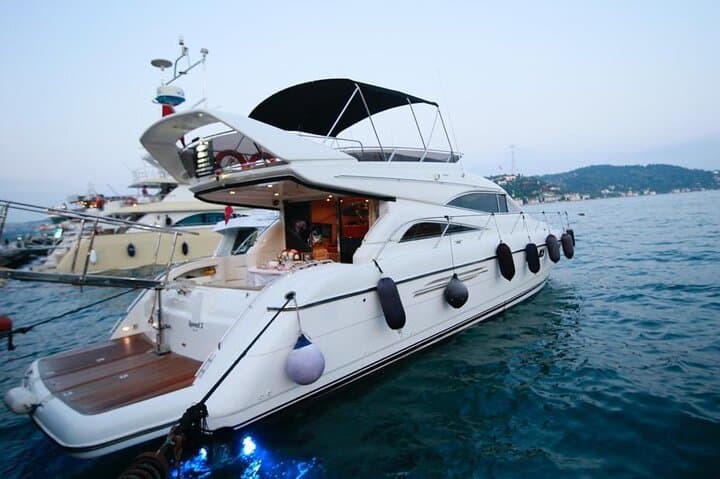 Private Cruise with 17m Yacht in Bosphorus Istanbul