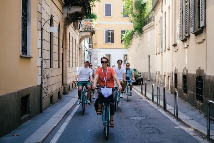 Highlights and hidden gems of Milan Bike Tour