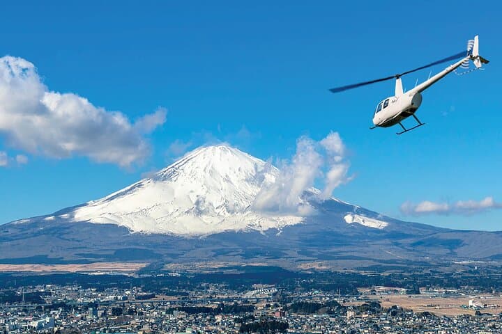 Mt. Fuji + Kamakura Helicopter Private Tour (90-Min)
