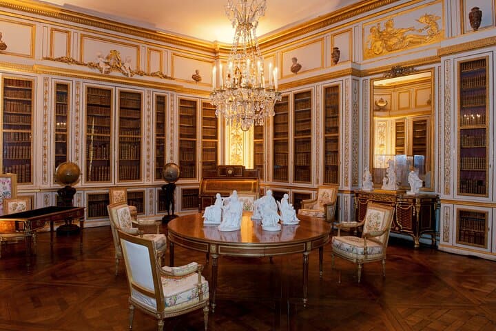 Versailles - Guided Tour in The King's Private Apartments