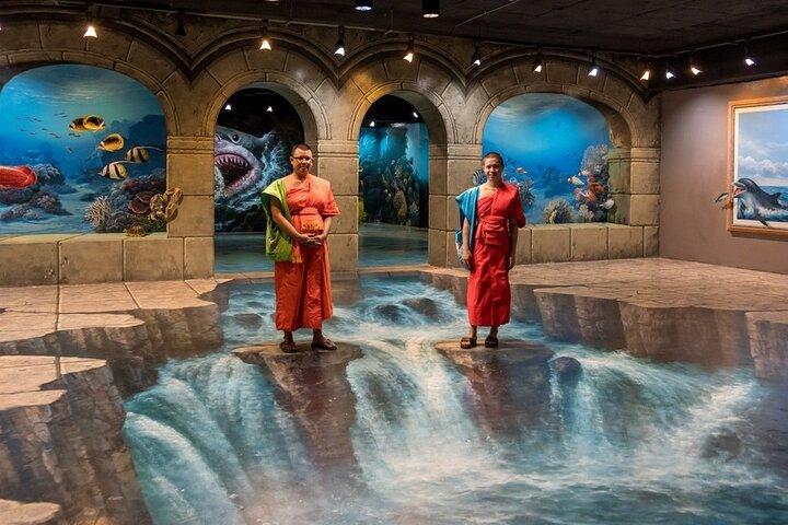 Bangkok to Pattaya: Floating Market & Coastal Sights Private Tour