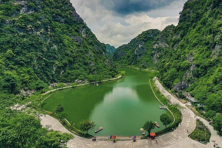 Day Trip from Hanoi to Ninh Binh Hoa Lu, Trang An, and Mua Cave