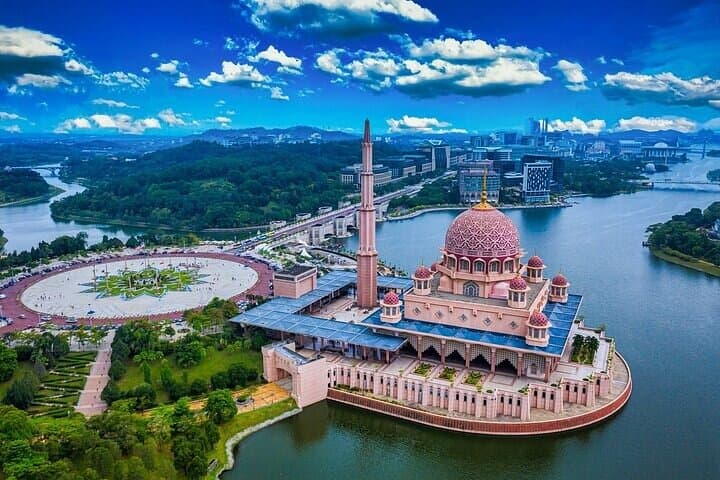 Putrajaya Open Air Tour from Kuala Lumpur with Sight SeeingCruise