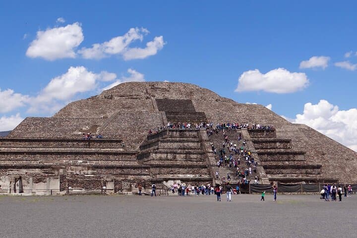 Full-Day Tour of Teotihuacan and Basilica of Guadalupe in Mexico
