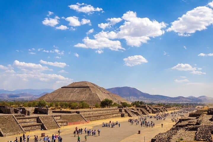 Full-Day Tour of Teotihuacan and Basilica of Guadalupe in Mexico