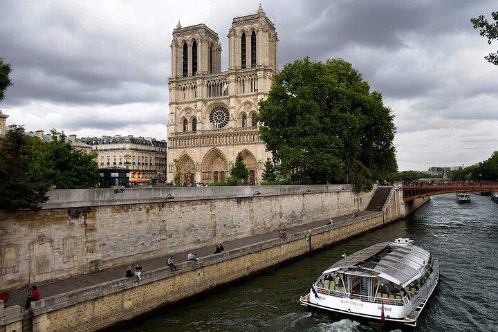 Best of Paris Tour with the Louvre, Eiffel Tower & Notre Dame