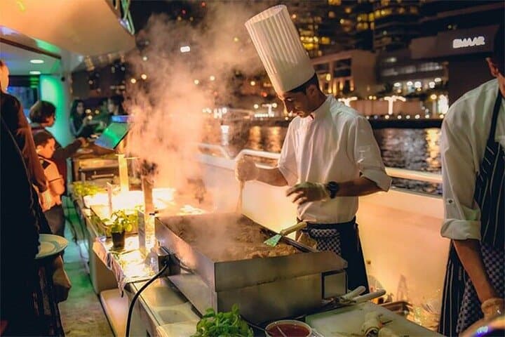 3-Hour Lotus Mega Yacht Dinner Experience in Dubai Marina