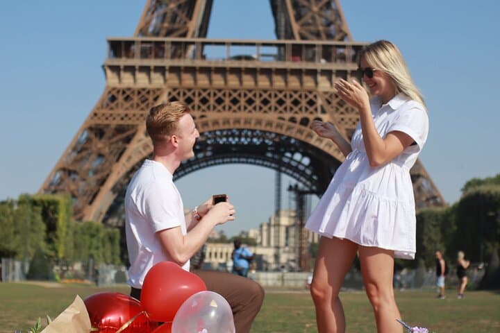 Paris Photo Shoot Session – Eiffel Tower Photographer