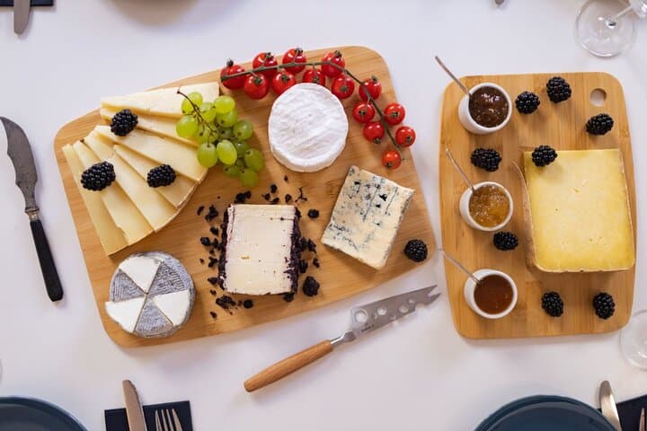 Paris Cheeses and Wines Tour de France with Tasty Games