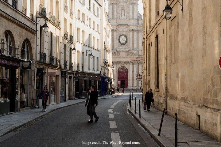 Paris Historic Private 3-hour Walking Tour with WWII Landmarks