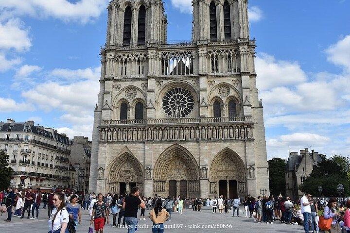 Paris Historic Private 3-hour Walking Tour with WWII Landmarks