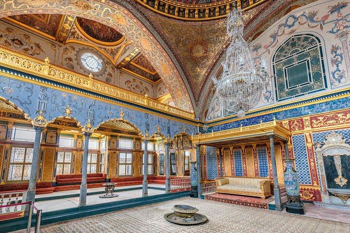 Istanbul Dolmabahçe Palace Private Tour with Transfers
