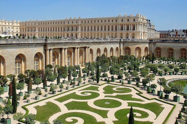 Private Tour with Guide to Midnight in Paris Movie Locations