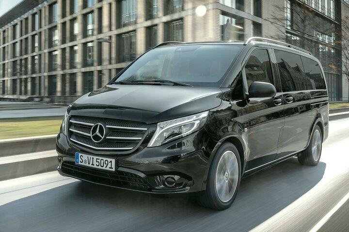 Private Transfer: Paris Airport CDG to Versailles by Luxury Van