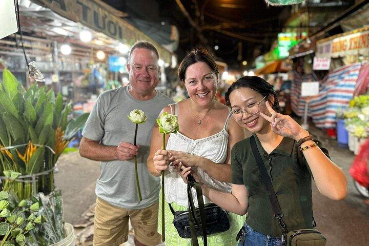 Ho Chi Minh City: Street Food & Sightseeing Tour with Local Guide