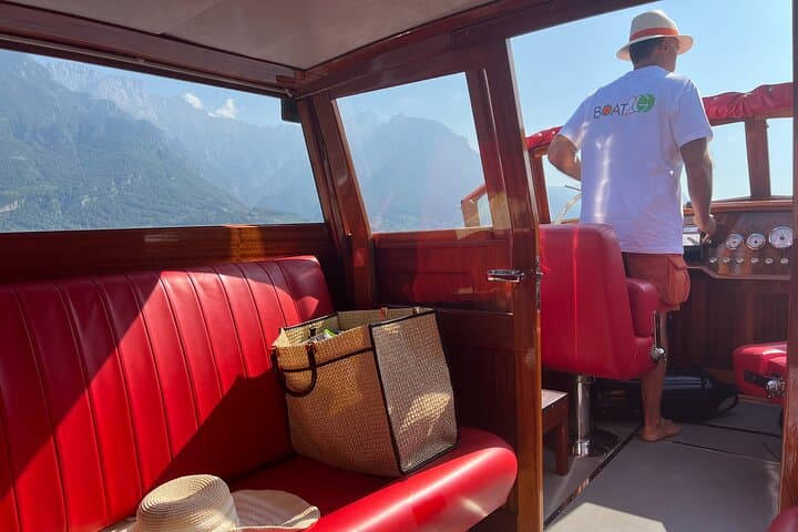 Luxury Private Boat Tour on Lake Como – Villas & Bellagio Visit