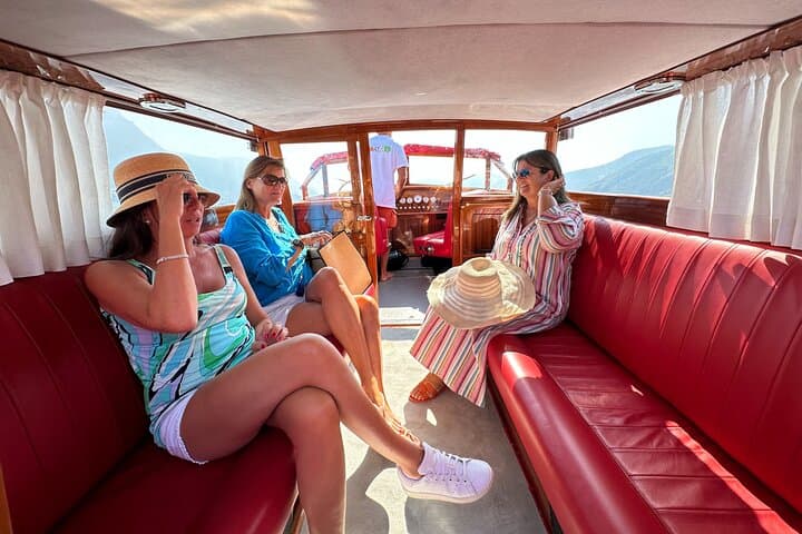 Luxury Private Boat Tour on Lake Como – Villas & Bellagio Visit