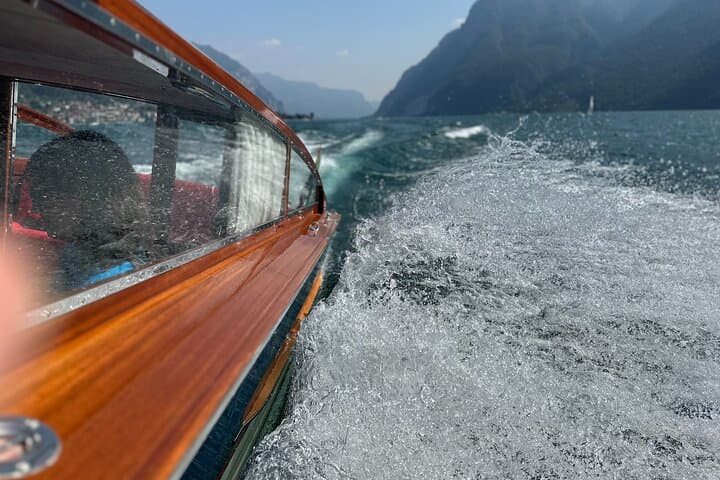 Luxury Private Boat Tour on Lake Como – Villas & Bellagio Visit