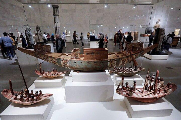 Day Tour To Pyramids,Sphinx & Museum, Bazaar From Cairo