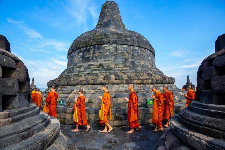 From Yogyakarta: Borobudur and Prambanan Temples in 1 Day