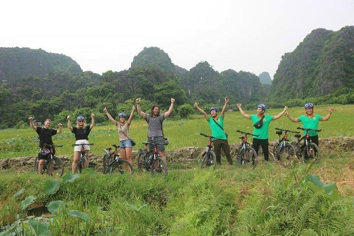Luxury small Group Hoa Lu - Tam Coc - Mua Cave Max 6 - 8 pax/tour