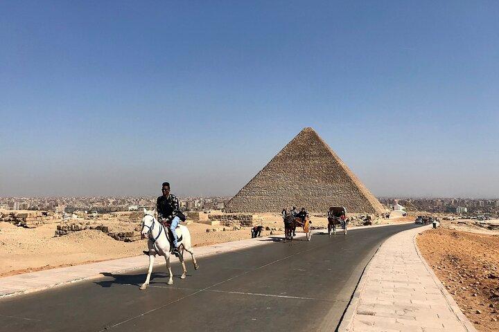 Guided Tour To Pyramids of Giza Included Ticket And Guide