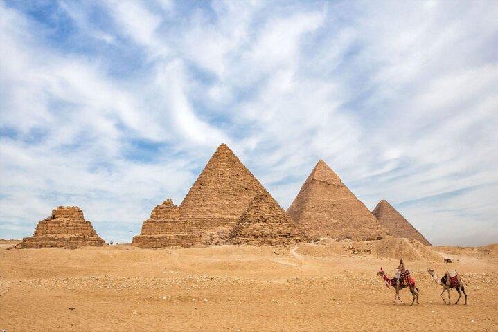 Private Guided Tour at Pyramids, Memphis and Saqqara in Giza