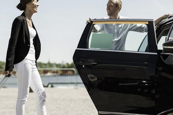 Private transfer from Luxor Airport to your hotel or Nile cruise