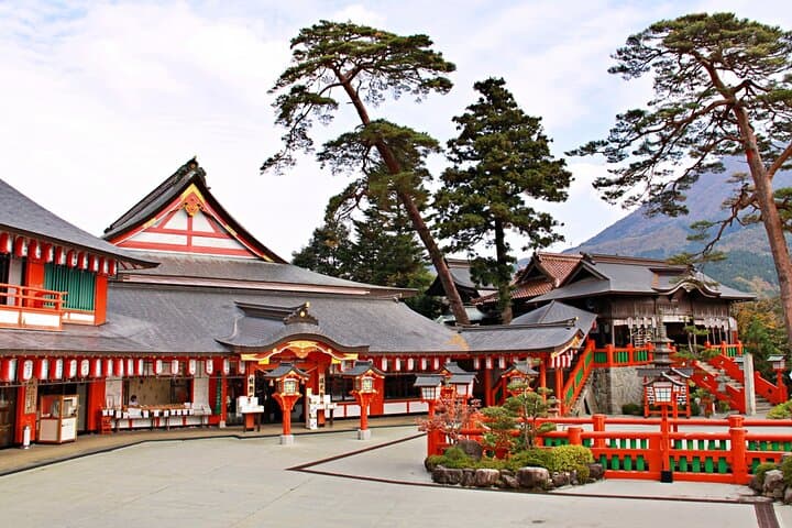 Fushimi Inari Mountain Hiking Tour with a Local Guide