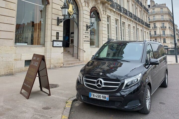 Private transfer from Paris or CDG / ORY airport to Versailles