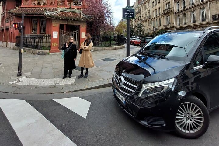 Private transfer from Paris or CDG / ORY airport to Versailles