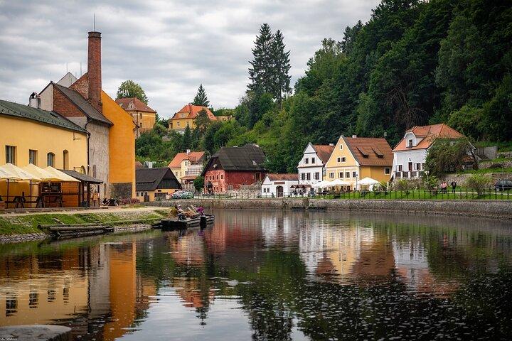 Private Driver from Prague to Vienna with a Stop in Cesky Krumlov
