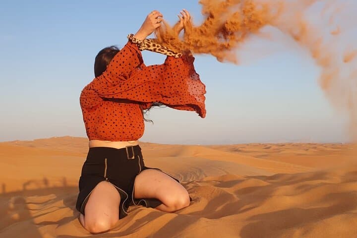 Dubai Desert Safari: 4x4 Red Dune & Sandboard Thrill