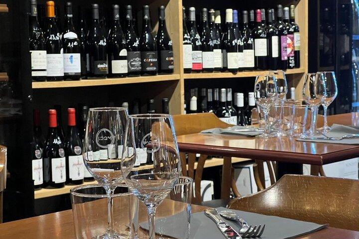 Paris : Montmartre Walking tour with Food & Drinks