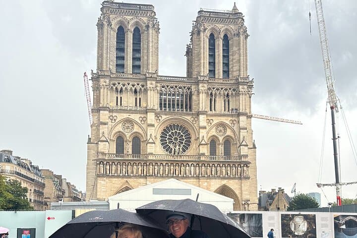 Private Paris tour By Minivan, private guide, Champagne(optional)