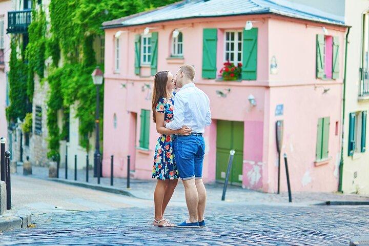 Iconic Paris - private photo shoot in the streets of Montmartre