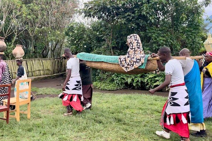 1 Day Gorilla Trekking Experience in Volcanoes National Park