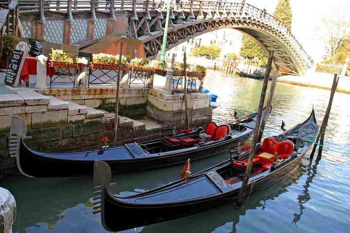 Venice Walking Tour, Gondola Ride & Exclusive eBook
