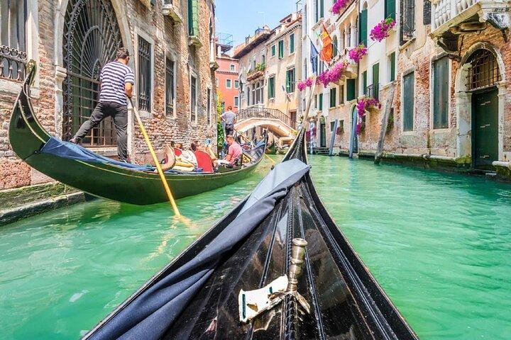 Venice Walking Tour, Gondola Ride & Exclusive eBook