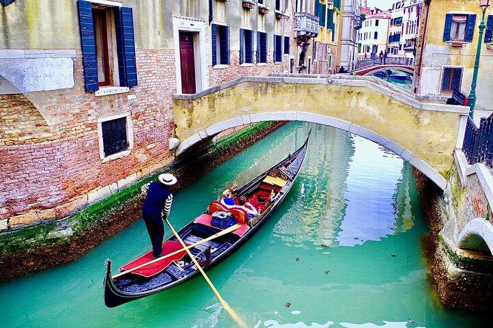 Venice Walking Tour, Gondola Ride & Exclusive eBook