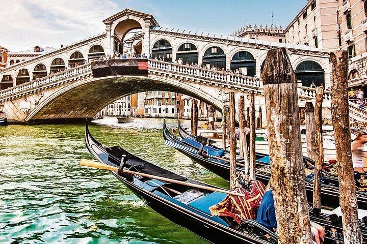 Venice Walking Tour, Gondola Ride & Exclusive eBook