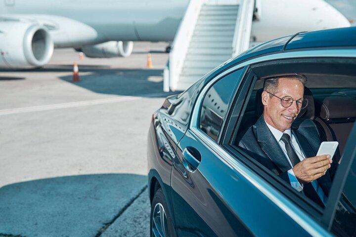 Vienna City to Vienna Airport Private Transfer Schwechat One Way